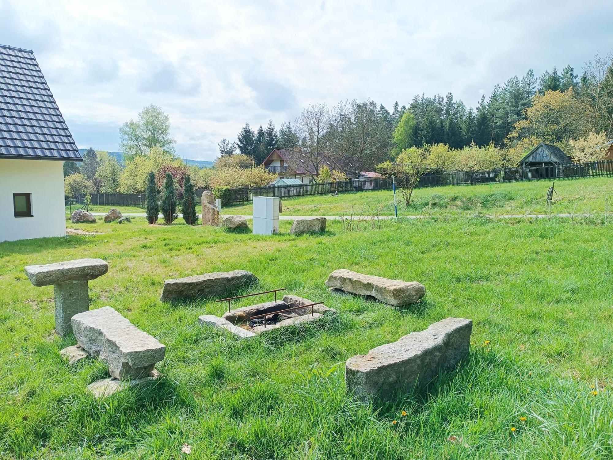 Klidna Lokalita Na Kraji Lesa, Cely Dum S Uschovnu Kol Βίλα Nová Bystřice Εξωτερικό φωτογραφία